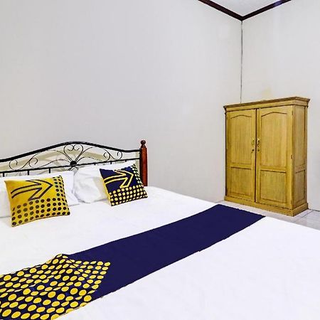 Oyo 92056 Asri Kost Syariah Hotell Jambi Eksteriør bilde