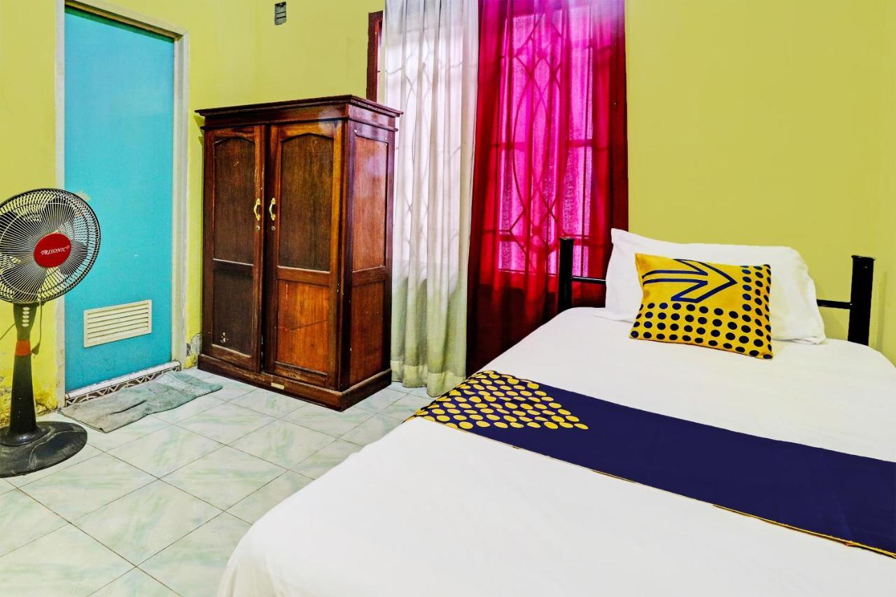 Oyo 92056 Asri Kost Syariah Hotell Jambi Eksteriør bilde