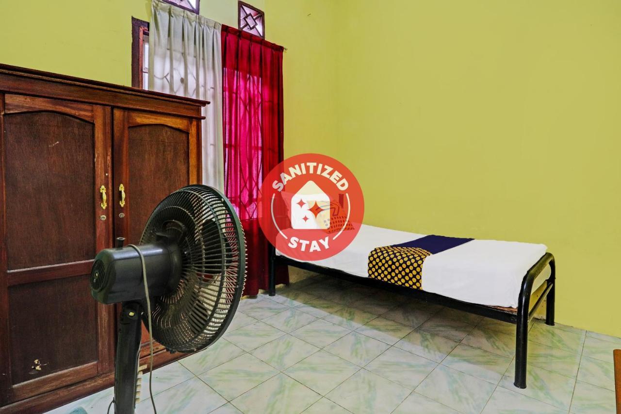 Oyo 92056 Asri Kost Syariah Hotell Jambi Eksteriør bilde