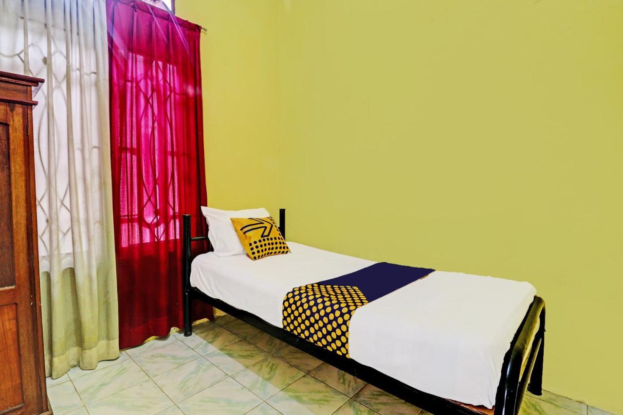 Oyo 92056 Asri Kost Syariah Hotell Jambi Eksteriør bilde