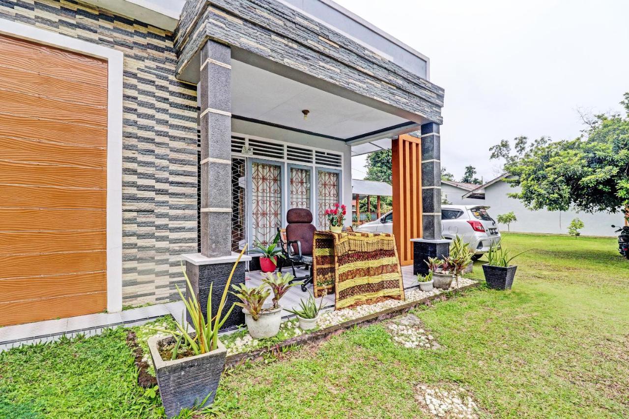 Oyo 92056 Asri Kost Syariah Hotell Jambi Eksteriør bilde